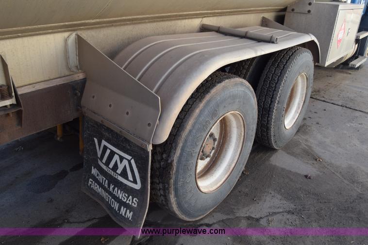 image for item K4985 1991 Mack CH613 fuel truck