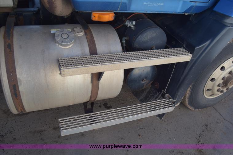 image for item K4985 1991 Mack CH613 fuel truck