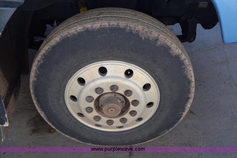 image for item K4985 1991 Mack CH613 fuel truck