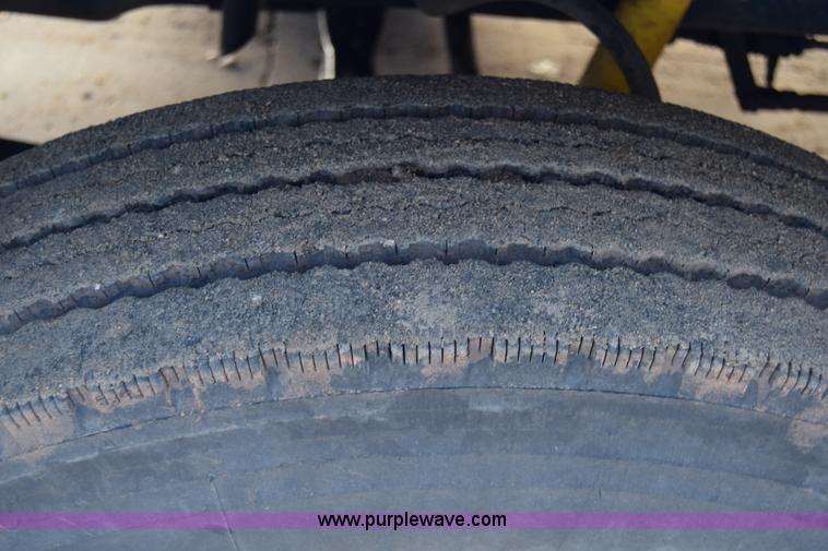 image for item K4985 1991 Mack CH613 fuel truck