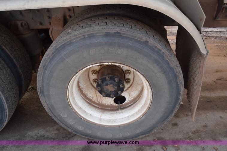 image for item K4985 1991 Mack CH613 fuel truck