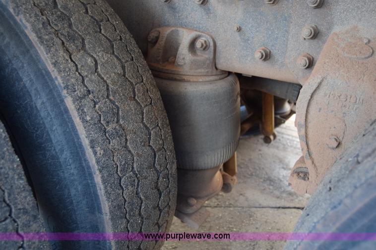 image for item K4985 1991 Mack CH613 fuel truck