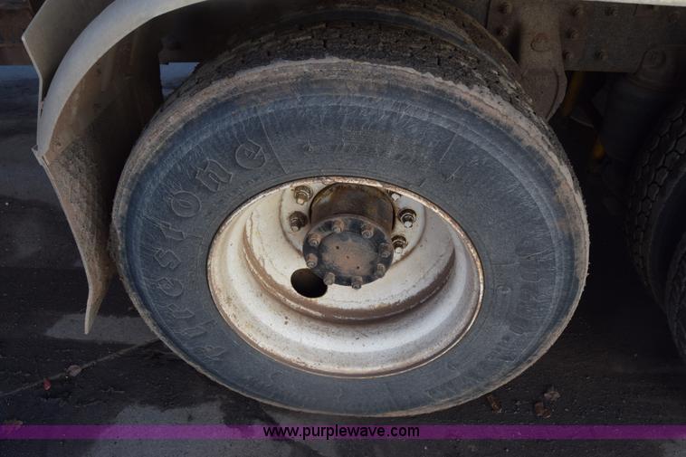 image for item K4985 1991 Mack CH613 fuel truck