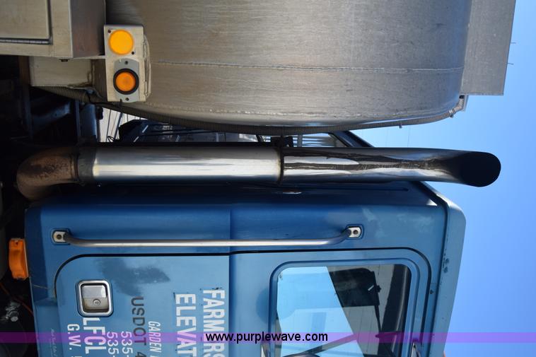 image for item K4985 1991 Mack CH613 fuel truck