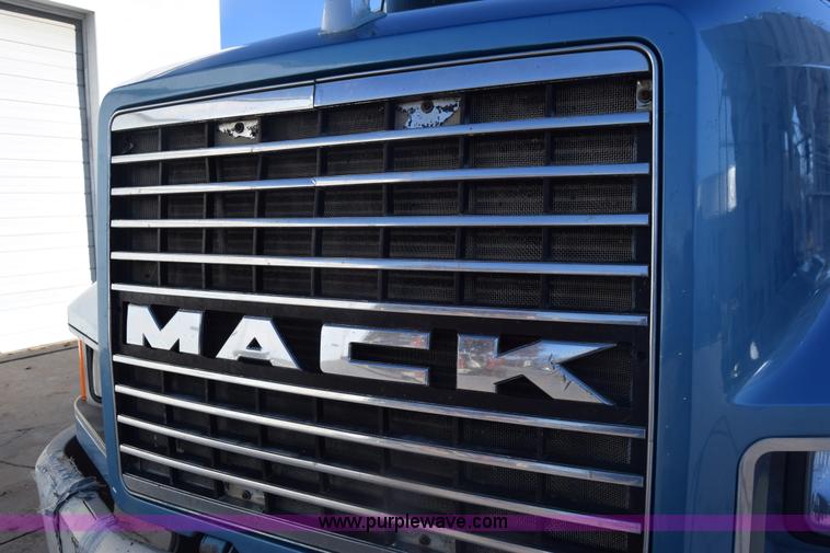 image for item K4985 1991 Mack CH613 fuel truck