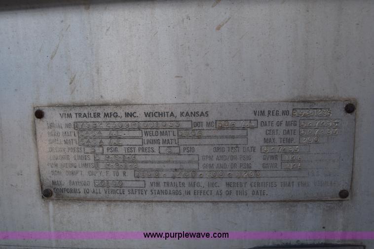 image for item K4985 1991 Mack CH613 fuel truck