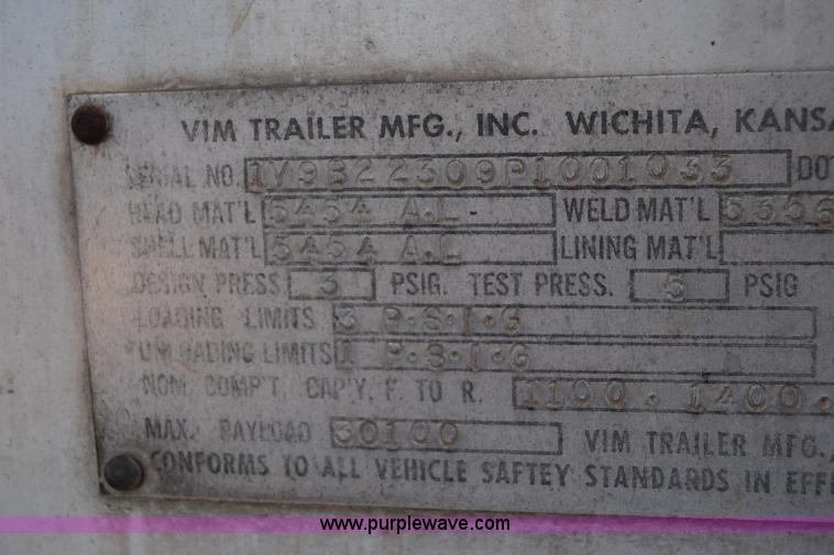 image for item K4985 1991 Mack CH613 fuel truck