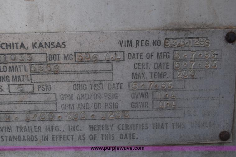 image for item K4985 1991 Mack CH613 fuel truck