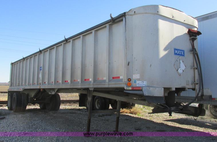 image for item K5202 1993 Mate end dump trailer