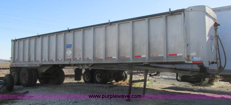 image for item K5202 1993 Mate end dump trailer