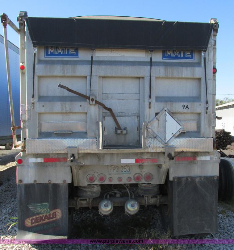 image for item K5202 1993 Mate end dump trailer