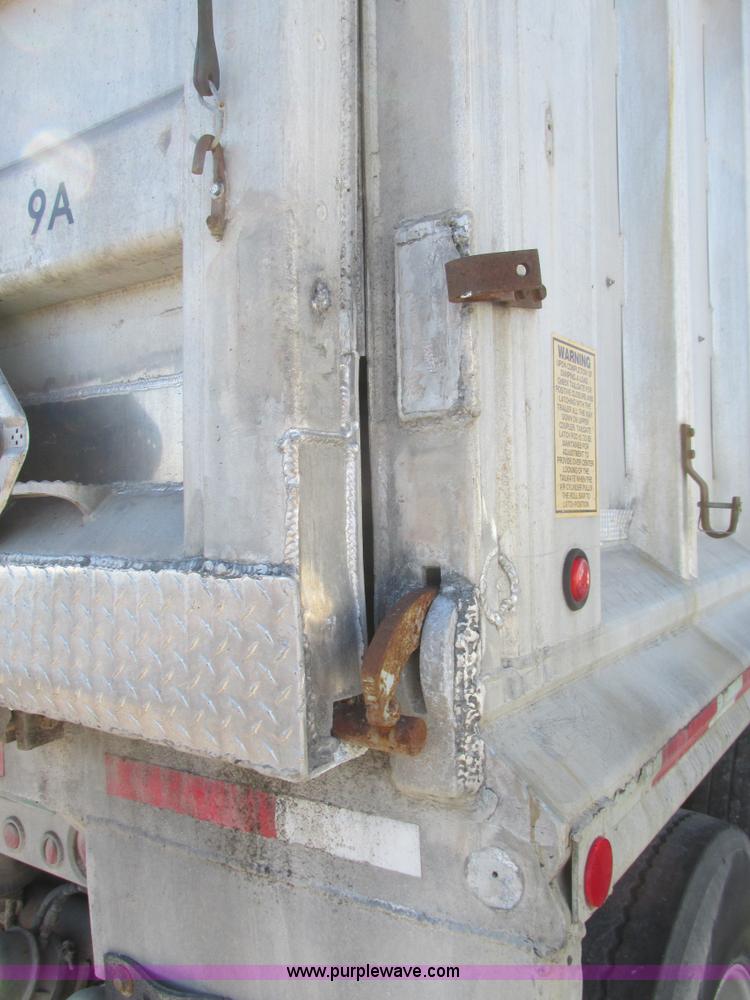 image for item K5202 1993 Mate end dump trailer