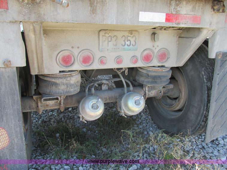 image for item K5202 1993 Mate end dump trailer