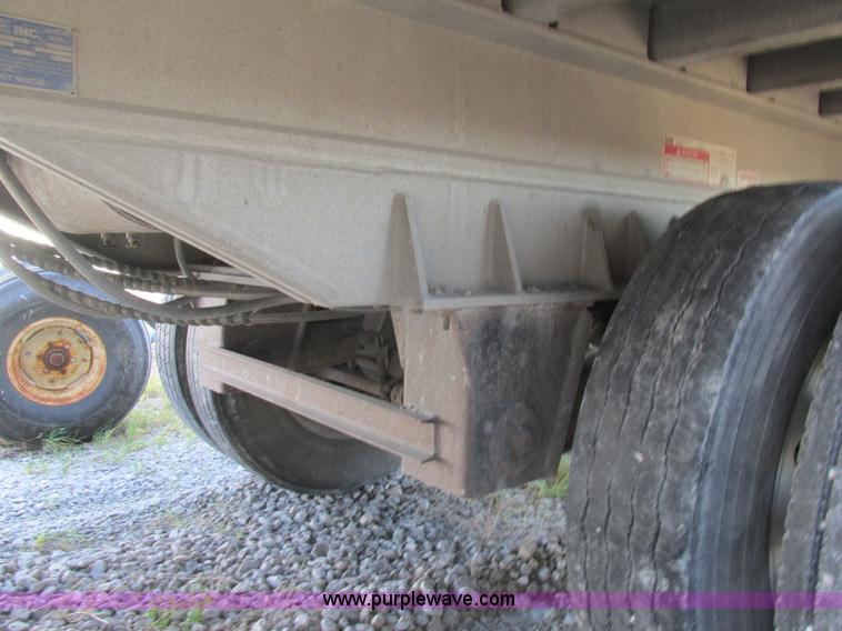 image for item K5202 1993 Mate end dump trailer
