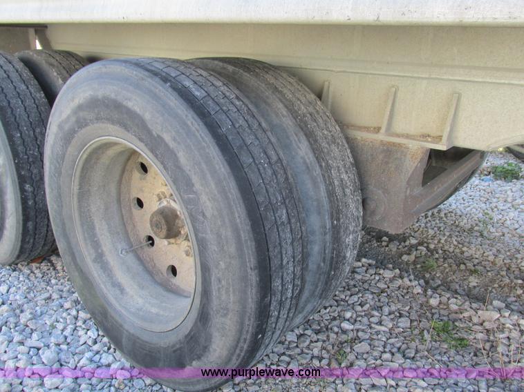 image for item K5202 1993 Mate end dump trailer