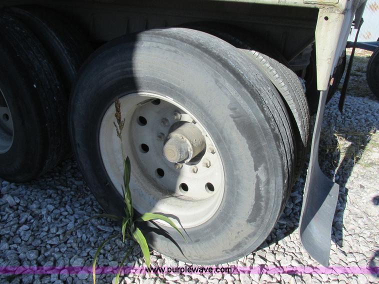 image for item K5202 1993 Mate end dump trailer