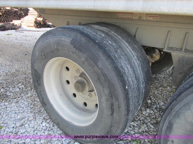 image for item K5202 1993 Mate end dump trailer