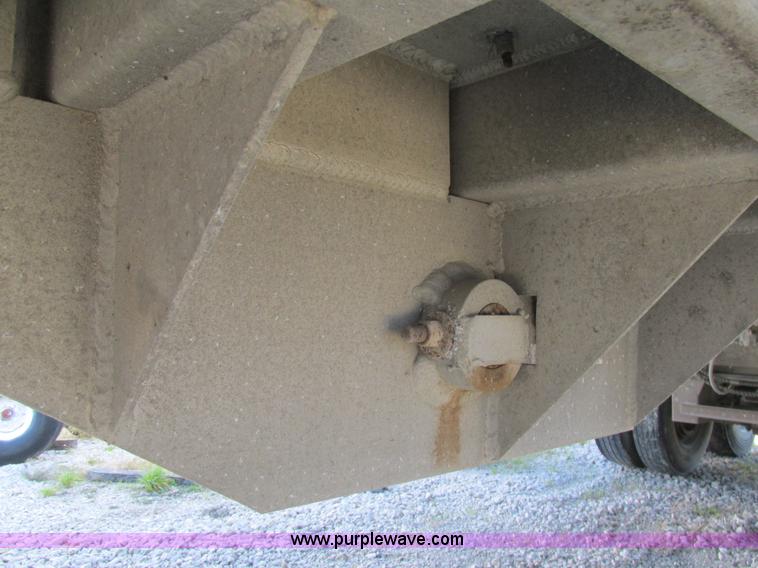 image for item K5202 1993 Mate end dump trailer