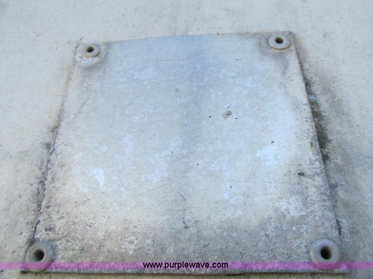 image for item K5202 1993 Mate end dump trailer