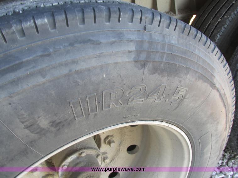 image for item K5202 1993 Mate end dump trailer