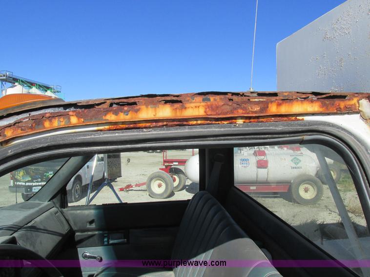 image for item K5204 1991 Chevrolet Kodiak seed tender truck