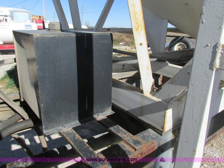 image for item K5204 1991 Chevrolet Kodiak seed tender truck