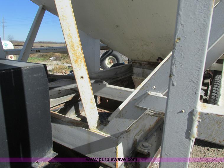 image for item K5204 1991 Chevrolet Kodiak seed tender truck