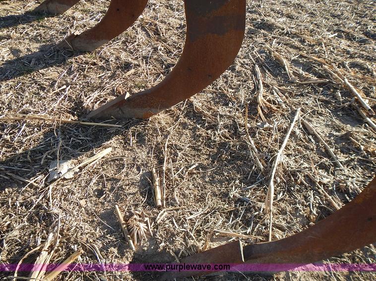 image for item L3588 John Deere 915 V ripper