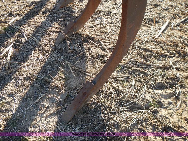 image for item L3588 John Deere 915 V ripper