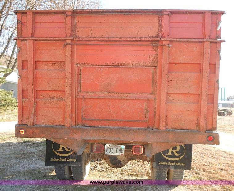 image for item L3590 1978 International Loadstar 1700 grain truck