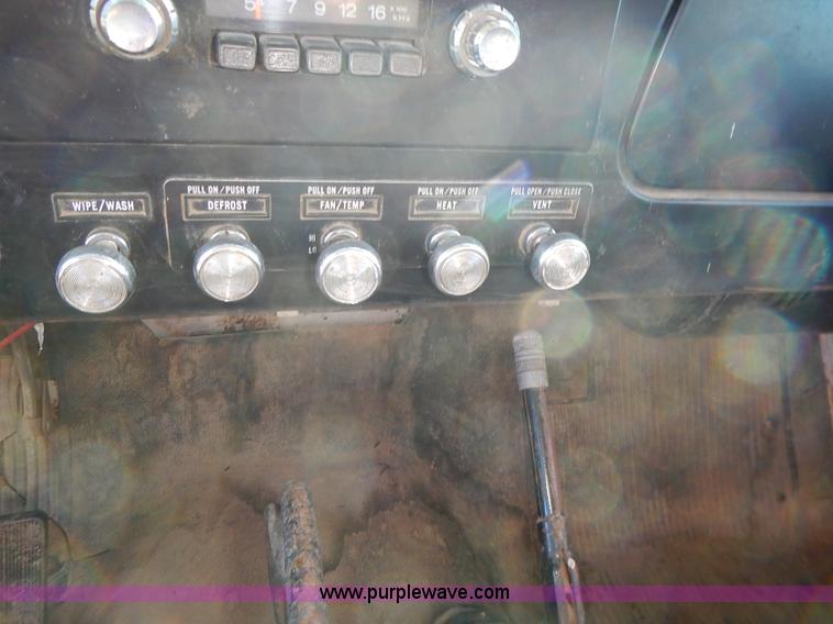 image for item L3590 1978 International Loadstar 1700 grain truck