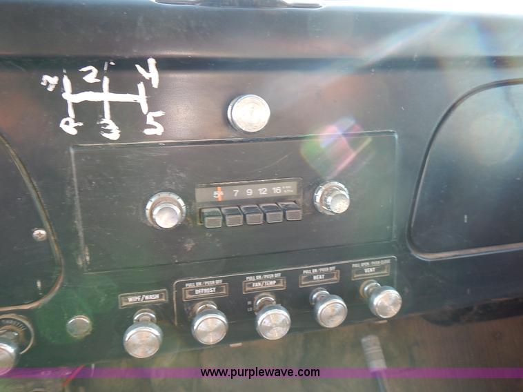 image for item L3590 1978 International Loadstar 1700 grain truck