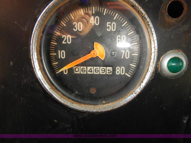 image for item L3590 1978 International Loadstar 1700 grain truck