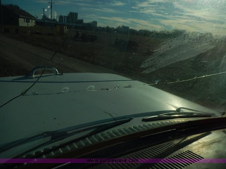 image for item L3590 1978 International Loadstar 1700 grain truck