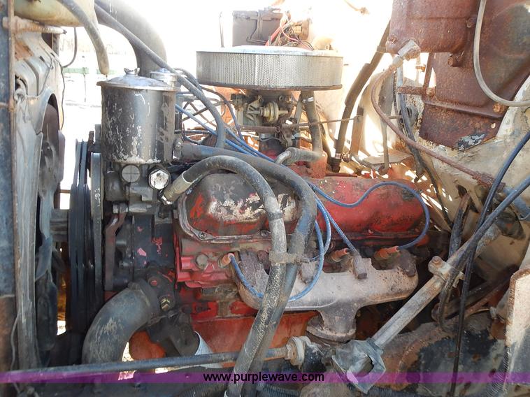 image for item L3590 1978 International Loadstar 1700 grain truck