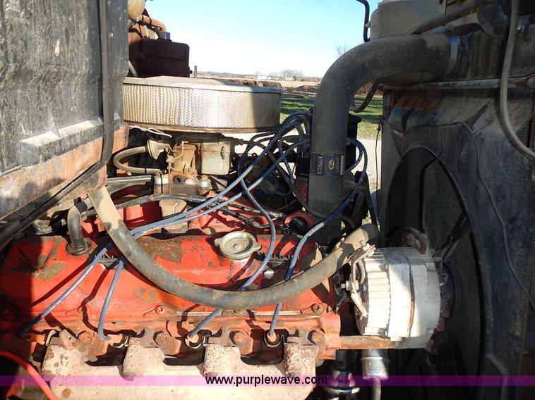 image for item L3590 1978 International Loadstar 1700 grain truck