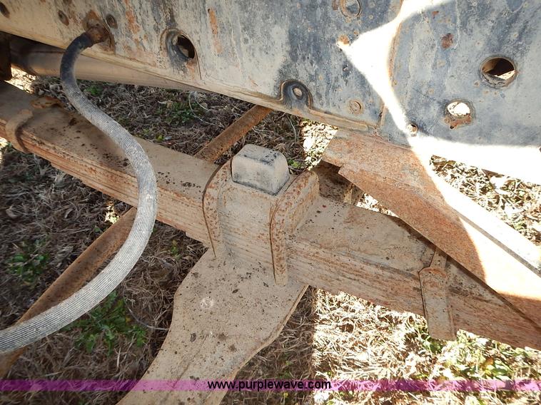 image for item L3590 1978 International Loadstar 1700 grain truck