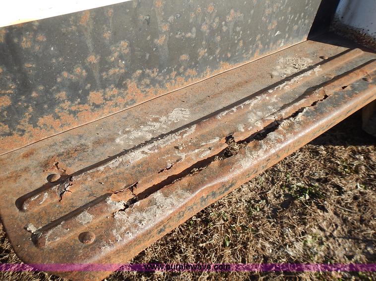 image for item L3590 1978 International Loadstar 1700 grain truck