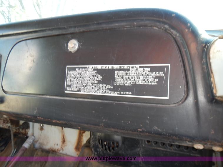 image for item L3590 1978 International Loadstar 1700 grain truck