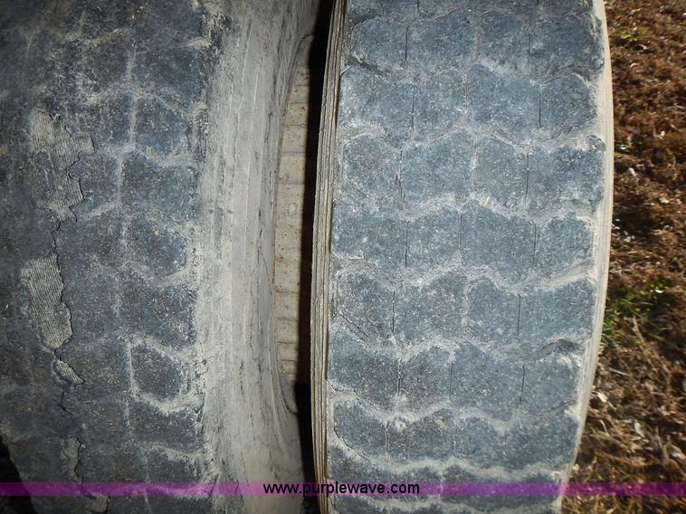 image for item L3590 1978 International Loadstar 1700 grain truck