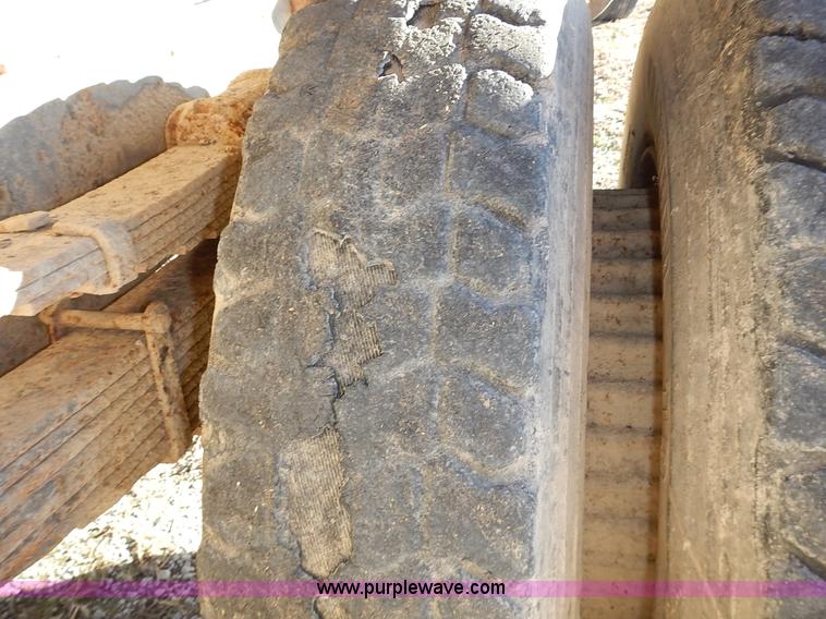 image for item L3590 1978 International Loadstar 1700 grain truck