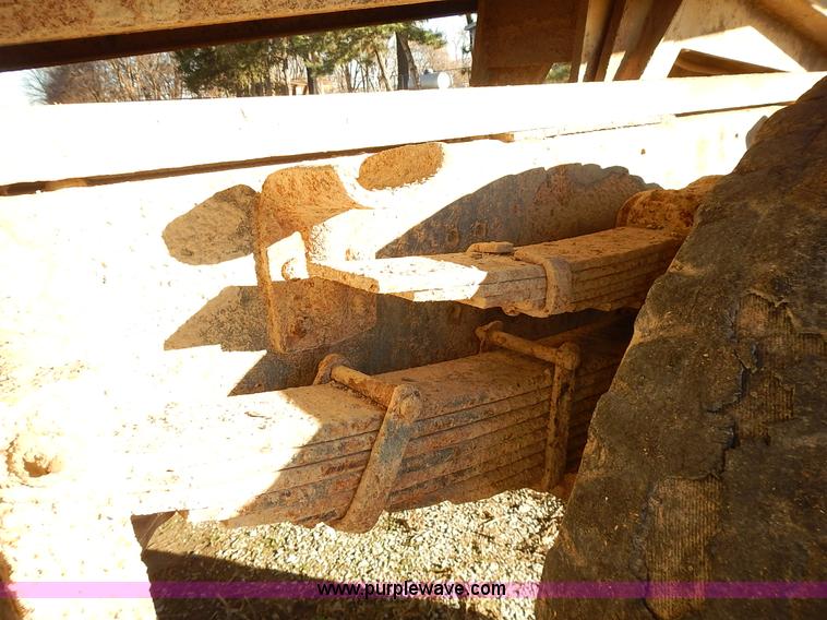 image for item L3590 1978 International Loadstar 1700 grain truck