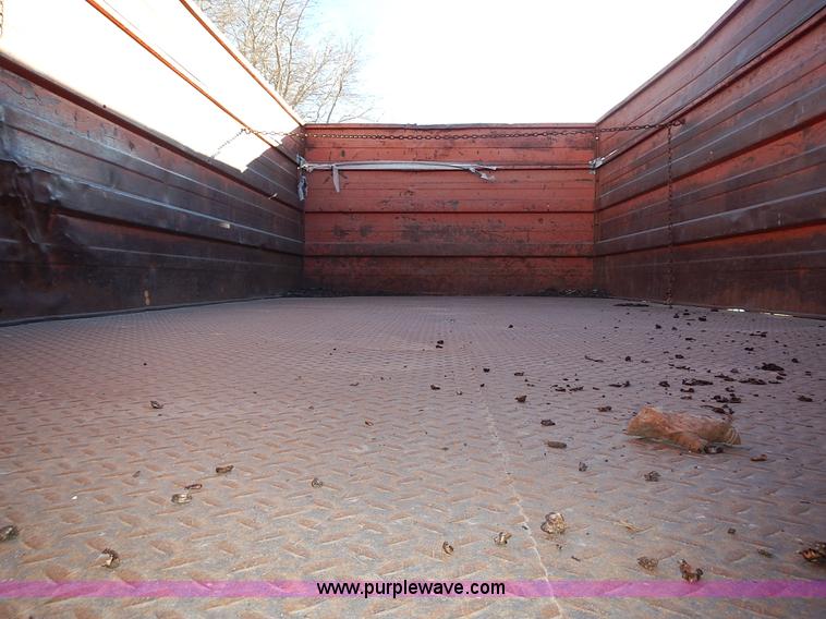 image for item L3590 1978 International Loadstar 1700 grain truck