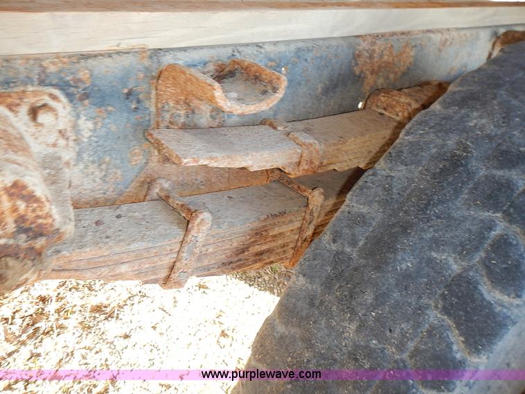 image for item L3590 1978 International Loadstar 1700 grain truck