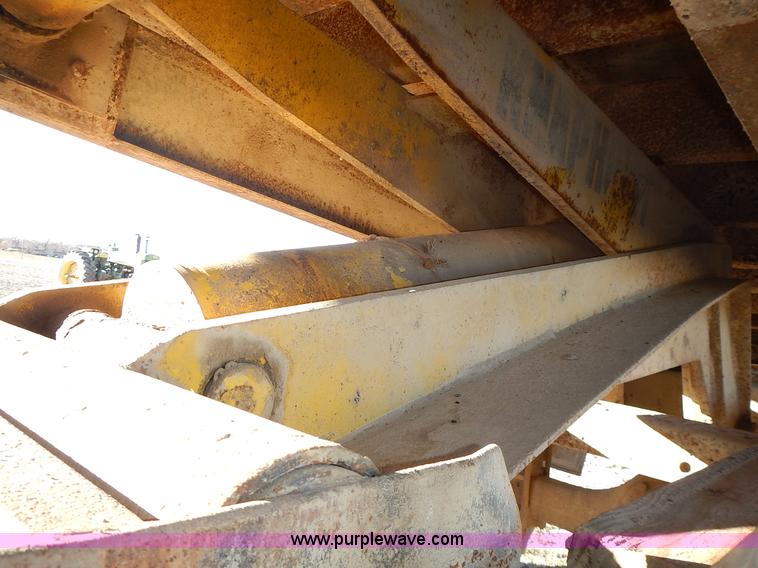 image for item L3590 1978 International Loadstar 1700 grain truck