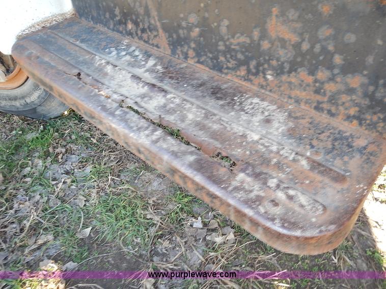 image for item L3590 1978 International Loadstar 1700 grain truck