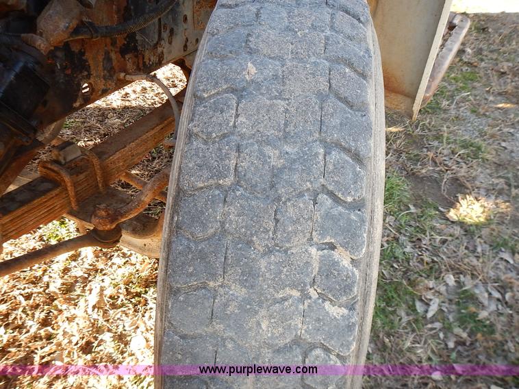 image for item L3590 1978 International Loadstar 1700 grain truck