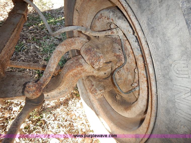 image for item L3590 1978 International Loadstar 1700 grain truck