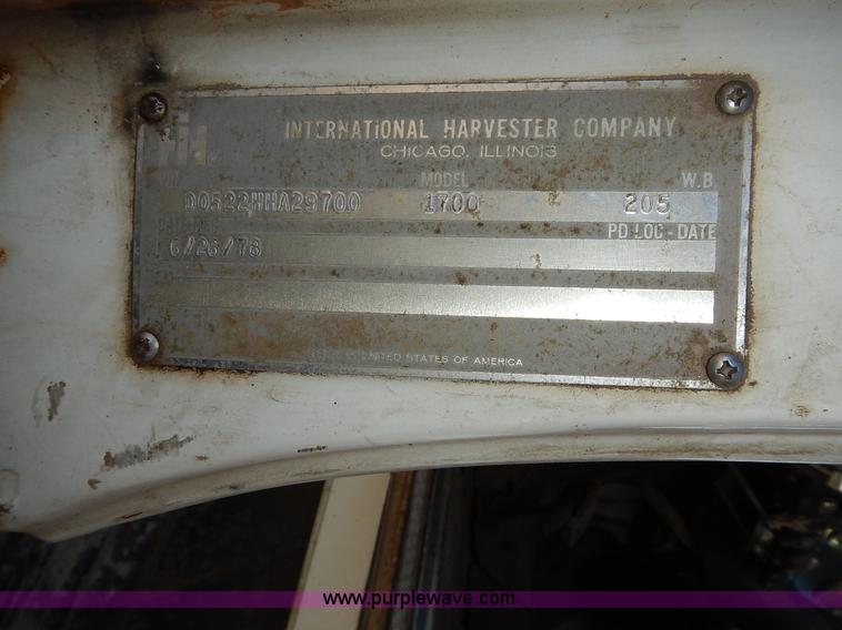 image for item L3590 1978 International Loadstar 1700 grain truck