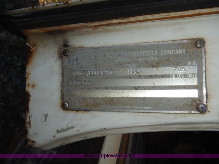 image for item L3590 1978 International Loadstar 1700 grain truck